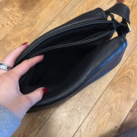 Tulip Leather Crossbody Bag Black Style 112 Elie - Picture 6 of 12